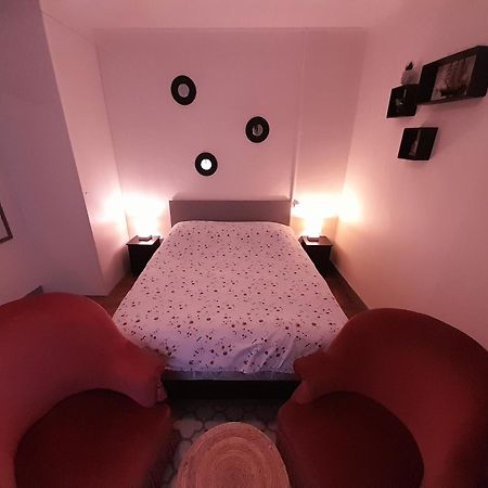 La Chaloupe 4 Panzió Thiers Kültér fotó