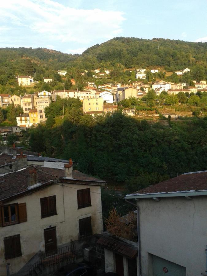 La Chaloupe 4 Panzió Thiers Kültér fotó