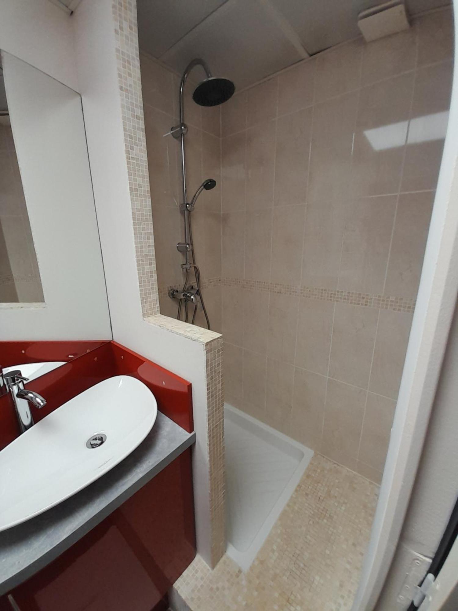 La Chaloupe 4 Panzió Thiers Kültér fotó